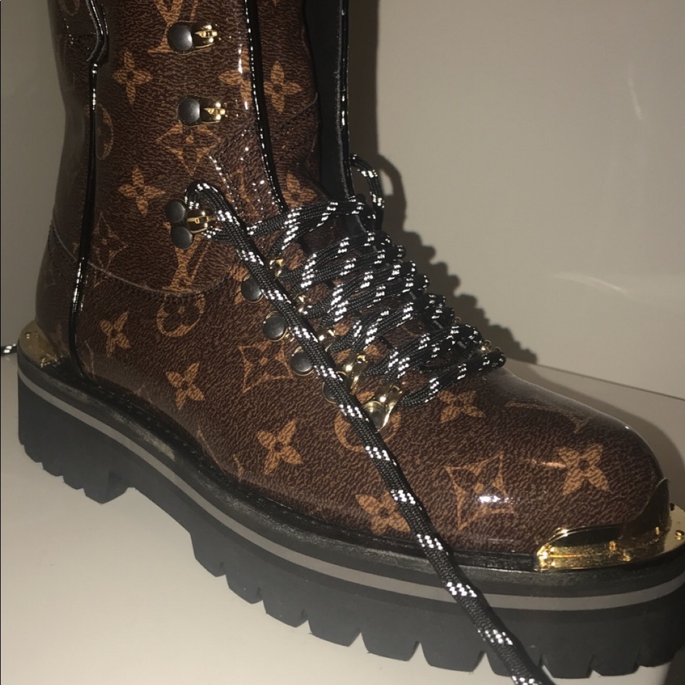 Louis Vuitton size 37 boots